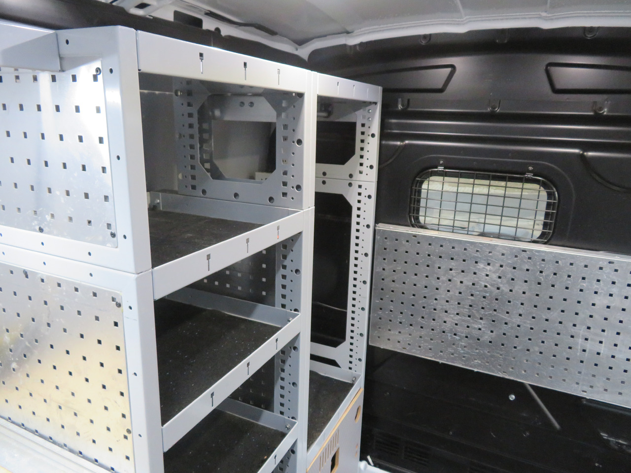 Μίσθωση Ford Transit 2.0TDCi - L2H2 Ford Transit 2.0TDCi - L2H2: φωτογραφία 11