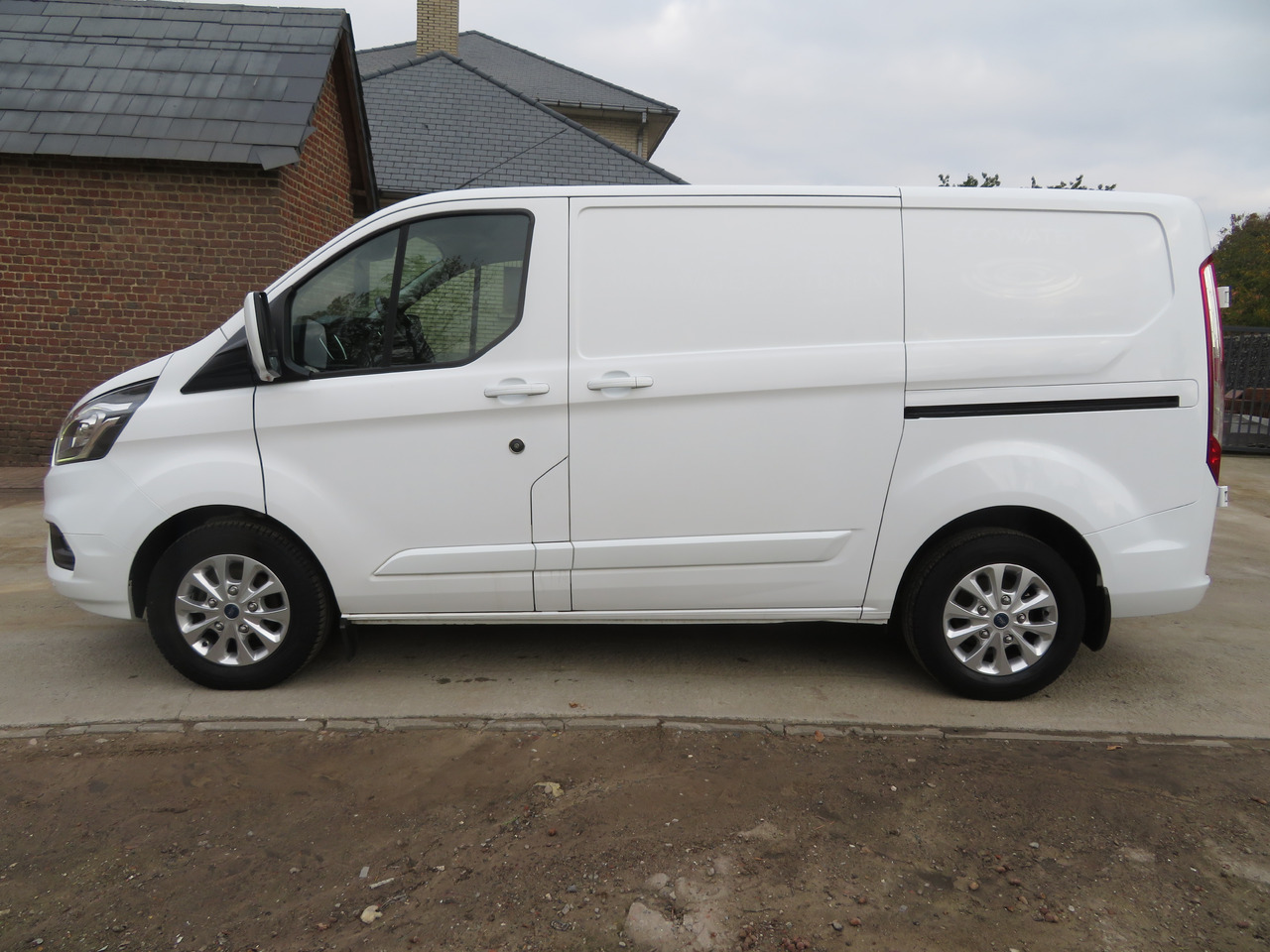 Ford Transit Custom 2.0tdci - Μικρό βαν: φωτογραφία 4 Ford Transit Custom 2.0tdci - Μικρό βαν: φωτογραφία 4