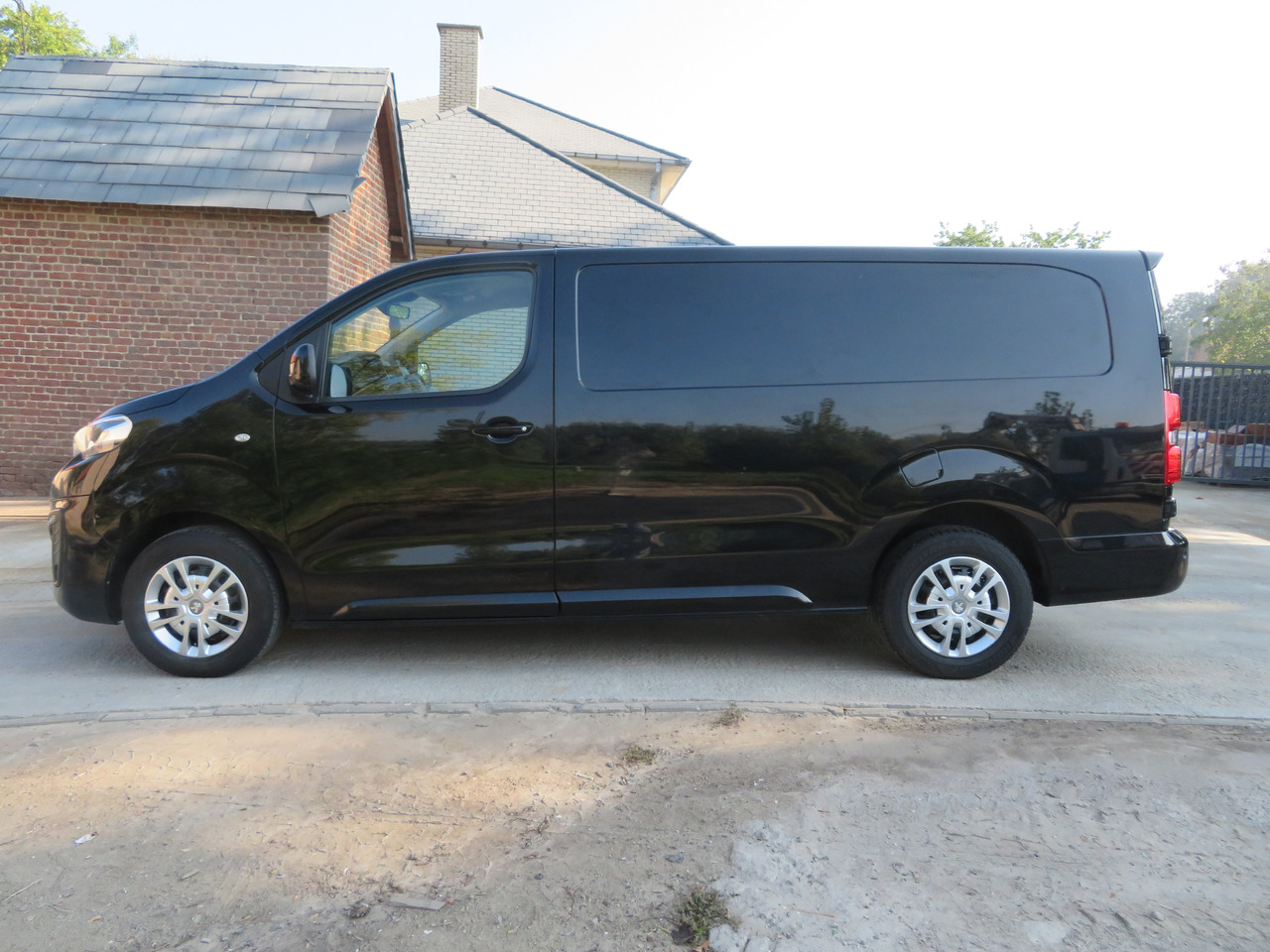 Peugeot Expert 2.0 BlueHDi - L3 - Automaat - Βαν: φωτογραφία 4 Peugeot Expert 2.0 BlueHDi - L3 - Automaat - Βαν: φωτογραφία 4