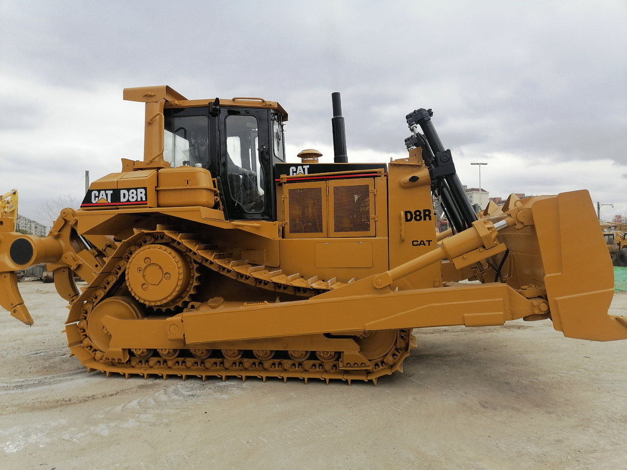 CATERPILLAR D8R - Μπουλντόζα: φωτογραφία 1 CATERPILLAR D8R - Μπουλντόζα: φωτογραφία 1