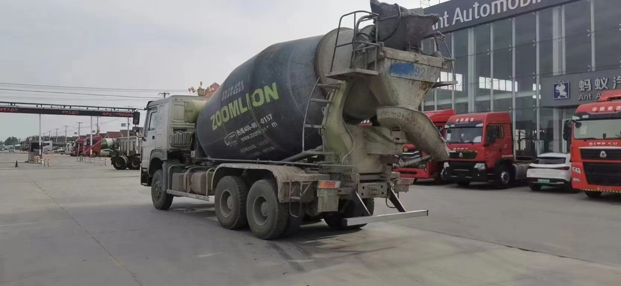 HOWO 6*4 Cement Mixer Truck - Μπετονιέρα φορτηγό: φωτογραφία 3 HOWO 6*4 Cement Mixer Truck - Μπετονιέρα φορτηγό: φωτογραφία 3
