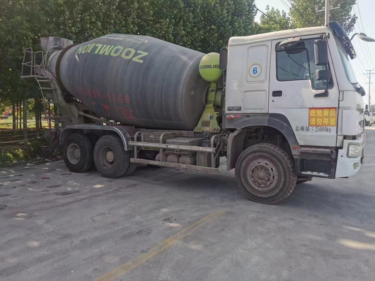 HOWO 6*4 Cement Mixer Truck - Μπετονιέρα φορτηγό: φωτογραφία 4 HOWO 6*4 Cement Mixer Truck - Μπετονιέρα φορτηγό: φωτογραφία 4