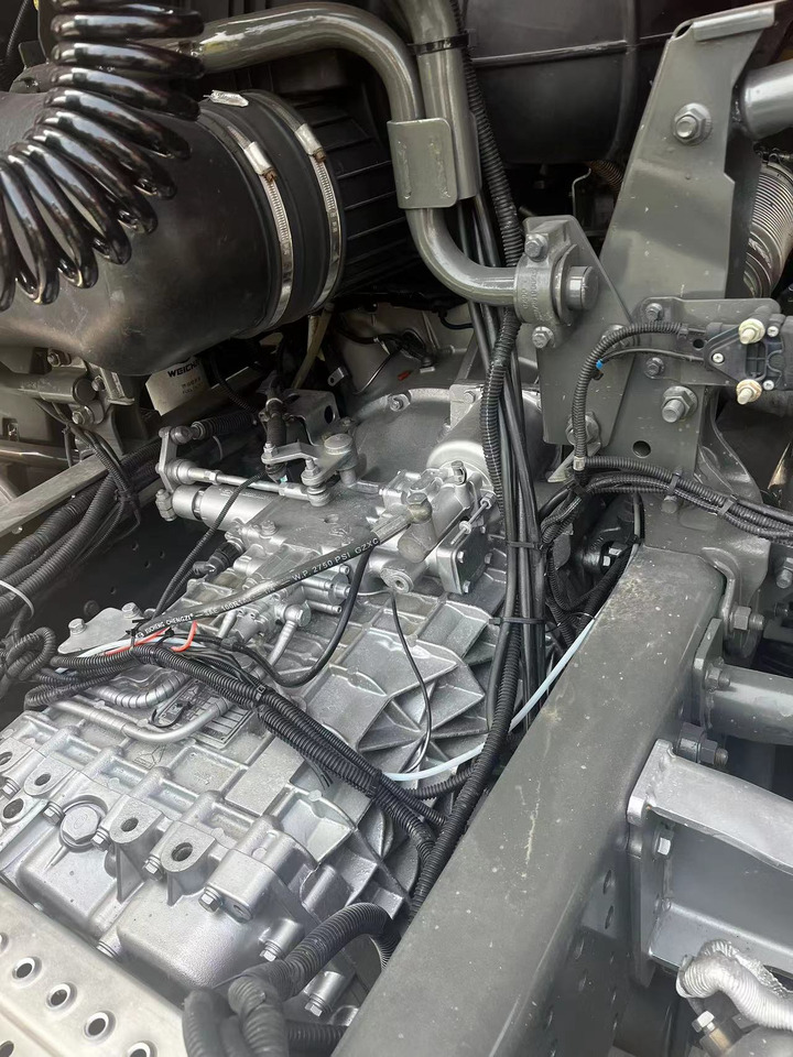 HOWO Truck Unit T7H 6*4 - Φορτηγό ανατρεπόμενο: φωτογραφία 5 HOWO Truck Unit T7H 6*4 - Φορτηγό ανατρεπόμενο: φωτογραφία 5