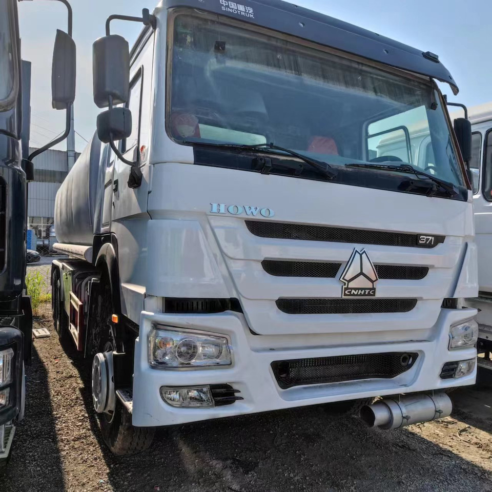 SINOTRUK HOWO 371 - Φορτηγό βυτιοφόρο: φωτογραφία 2 SINOTRUK HOWO 371 - Φορτηγό βυτιοφόρο: φωτογραφία 2