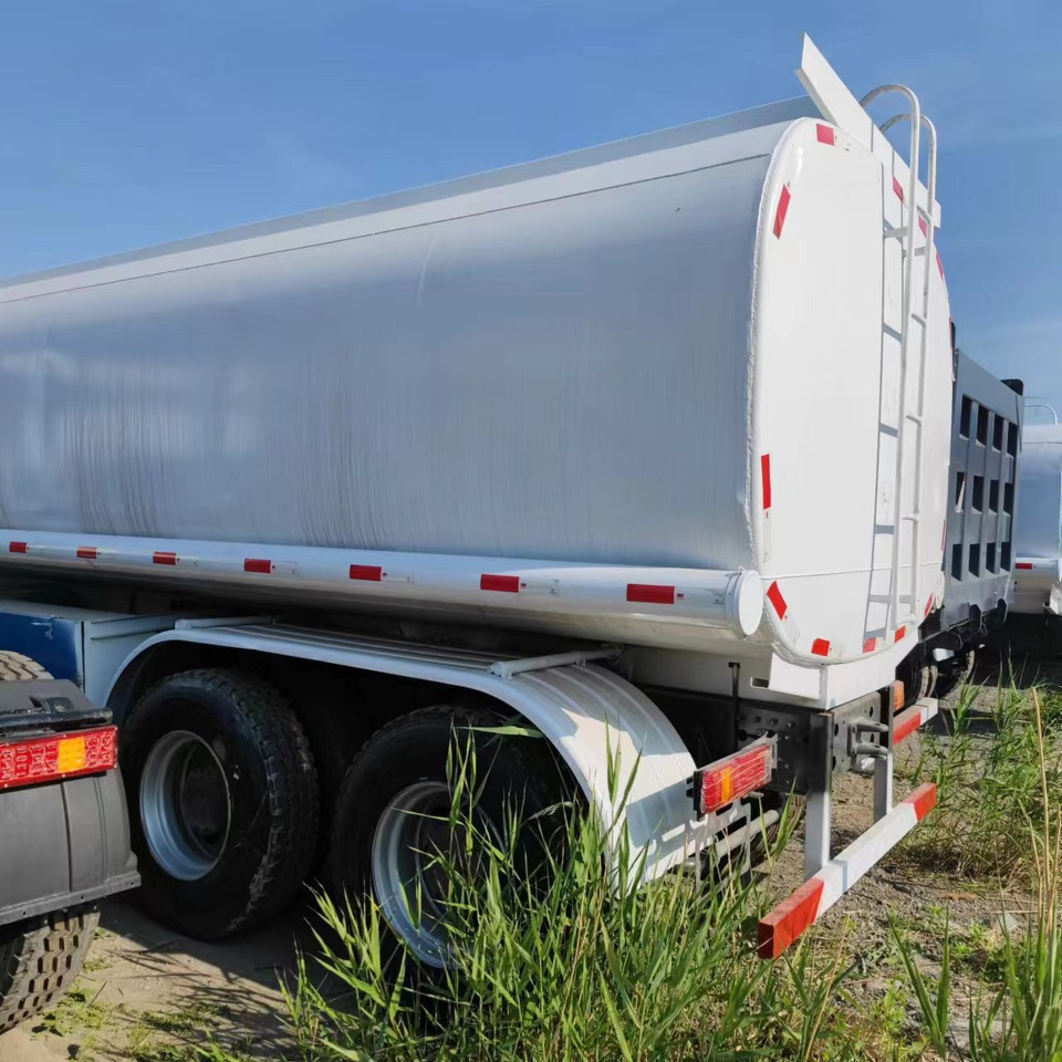 SINOTRUK HOWO 371 - Φορτηγό βυτιοφόρο: φωτογραφία 4 SINOTRUK HOWO 371 - Φορτηγό βυτιοφόρο: φωτογραφία 4