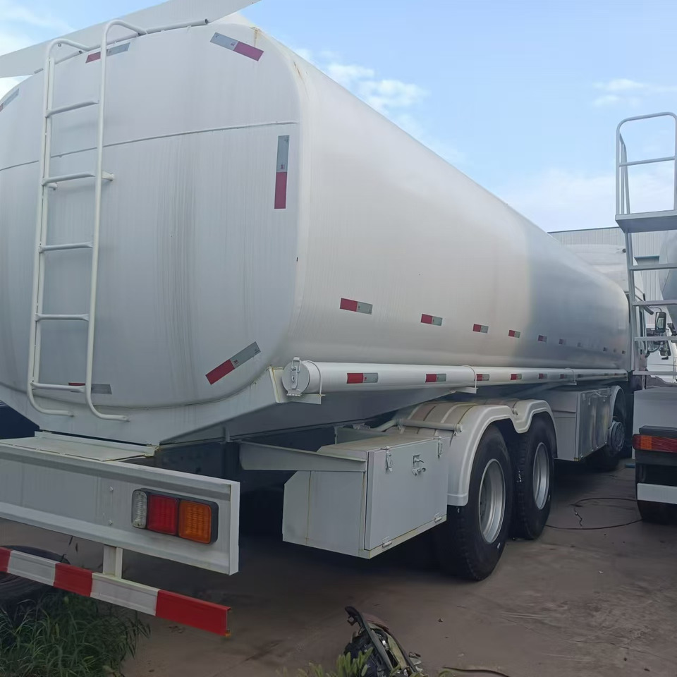 SINOTRUK Howo 371 Fuel Tanker Click Here For DISCOUNT - Φορτηγό βυτιοφόρο: φωτογραφία 1 SINOTRUK Howo 371 Fuel Tanker Click Here For DISCOUNT - Φορτηγό βυτιοφόρο: φωτογραφία 1