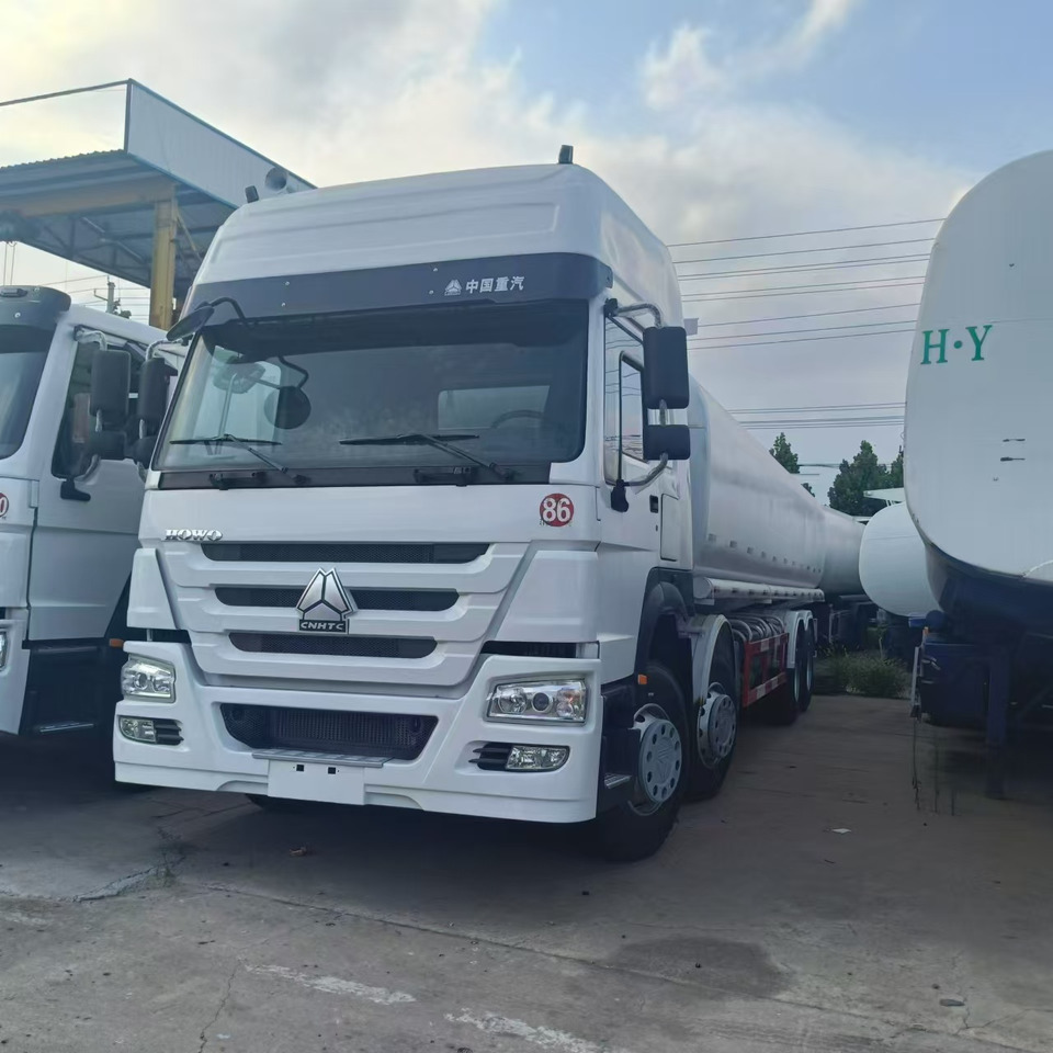 SINOTRUK Howo 371 Fuel Tanker Click Here For DISCOUNT - Φορτηγό βυτιοφόρο: φωτογραφία 2 SINOTRUK Howo 371 Fuel Tanker Click Here For DISCOUNT - Φορτηγό βυτιοφόρο: φωτογραφία 2