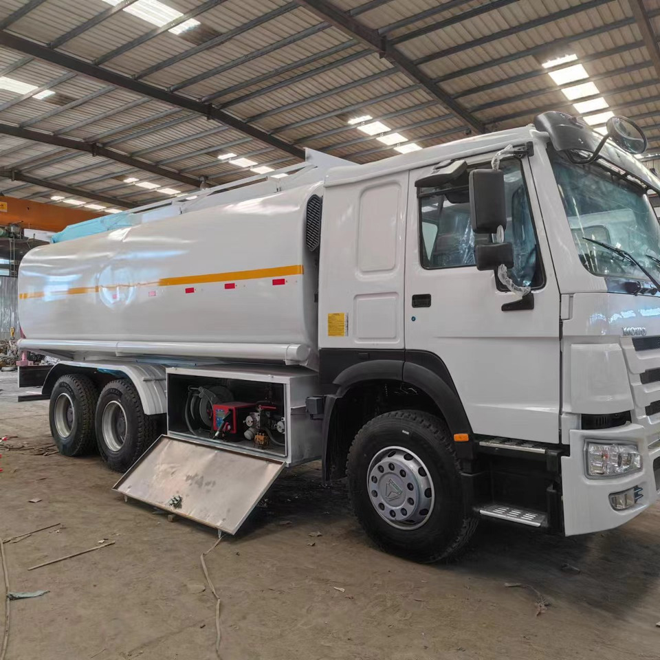 Sinotruck HOWO 371 Fuel Tanker Large Capacity Fuel Vehicle - Φορτηγό βυτιοφόρο: φωτογραφία 1 Sinotruck HOWO 371 Fuel Tanker Large Capacity Fuel Vehicle - Φορτηγό βυτιοφόρο: φωτογραφία 1