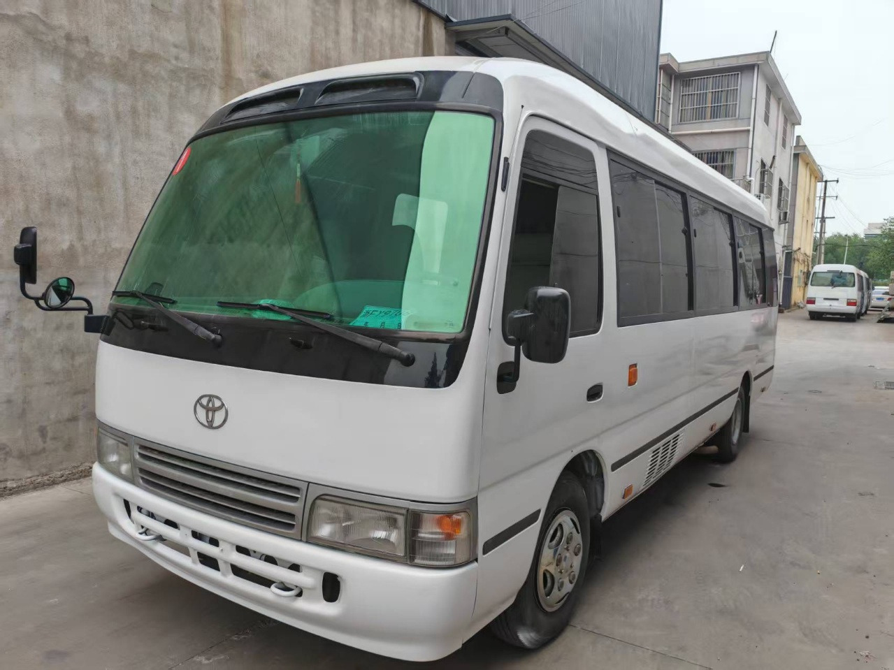 TOYOTA Coaster Mini Bus White - Μικρό λεωφορείο, Επιβατικό βαν: φωτογραφία 1 TOYOTA Coaster Mini Bus White - Μικρό λεωφορείο, Επιβατικό βαν: φωτογραφία 1