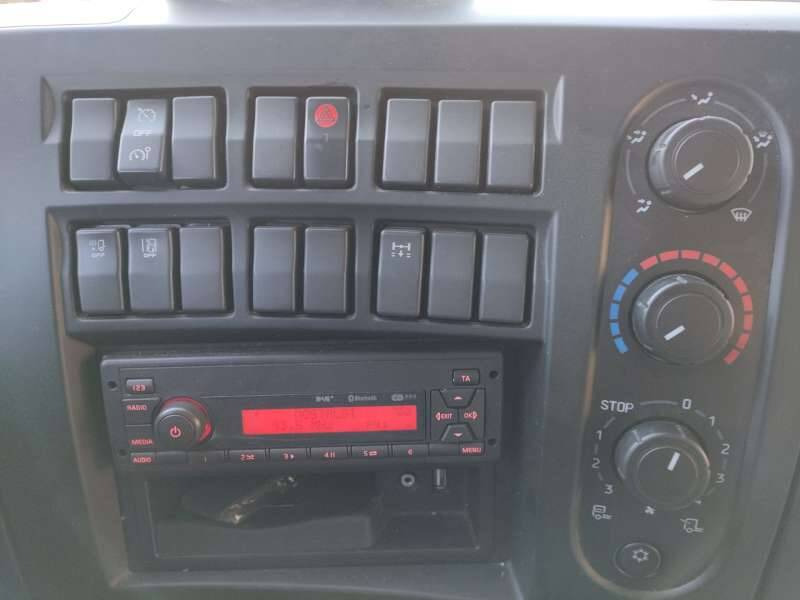 Φορτηγό κόφα Camion Porteur 19 TONNES 280 CV HAYON 2 PORTES AR: φωτογραφία 9 Φορτηγό κόφα Camion Porteur 19 TONNES 280 CV HAYON 2 PORTES AR: φωτογραφία 9