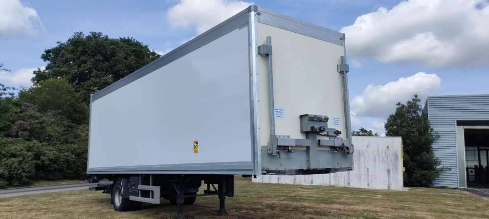 Semi-remorque 1 Essieu DISTRIBOX HAYON 24 PALETTES 2 PORTES AR 2M80 - Επικαθήμενο κόφα: φωτογραφία 1 Semi-remorque 1 Essieu DISTRIBOX HAYON 24 PALETTES 2 PORTES AR 2M80 - Επικαθήμενο κόφα: φωτογραφία 1