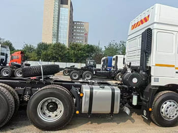 SHACMAN Shacman Truck Head for Sale in Congo - Φορτηγό: φωτογραφία 4 SHACMAN Shacman Truck Head for Sale in Congo - Φορτηγό: φωτογραφία 4