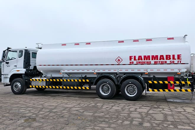 SINOTRUK Howo 380 Petrol Tanker Truck Price for Sale in Sierra Leone - Φορτηγό βυτιοφόρο: φωτογραφία 2 SINOTRUK Howo 380 Petrol Tanker Truck Price for Sale in Sierra Leone - Φορτηγό βυτιοφόρο: φωτογραφία 2