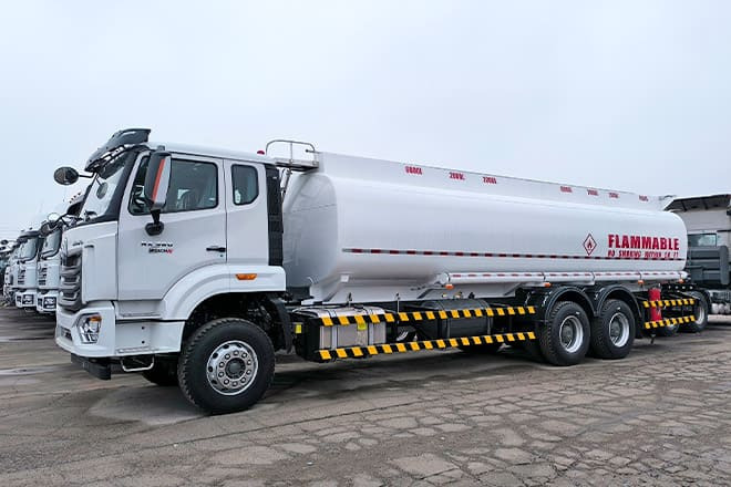SINOTRUK Howo 380 Petrol Tanker Truck Price for Sale in Sierra Leone - Φορτηγό βυτιοφόρο: φωτογραφία 1 SINOTRUK Howo 380 Petrol Tanker Truck Price for Sale in Sierra Leone - Φορτηγό βυτιοφόρο: φωτογραφία 1
