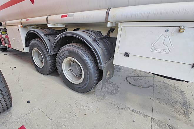 SINOTRUK Howo 400 Diesel Tanker Truck for Sale in Nigeria - Φορτηγό βυτιοφόρο: φωτογραφία 5 SINOTRUK Howo 400 Diesel Tanker Truck for Sale in Nigeria - Φορτηγό βυτιοφόρο: φωτογραφία 5