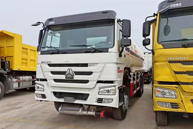 SINOTRUK Howo 6X4 Oil Truck Price for Sale in Djibouti - Φορτηγό βυτιοφόρο: φωτογραφία 2 SINOTRUK Howo 6X4 Oil Truck Price for Sale in Djibouti - Φορτηγό βυτιοφόρο: φωτογραφία 2