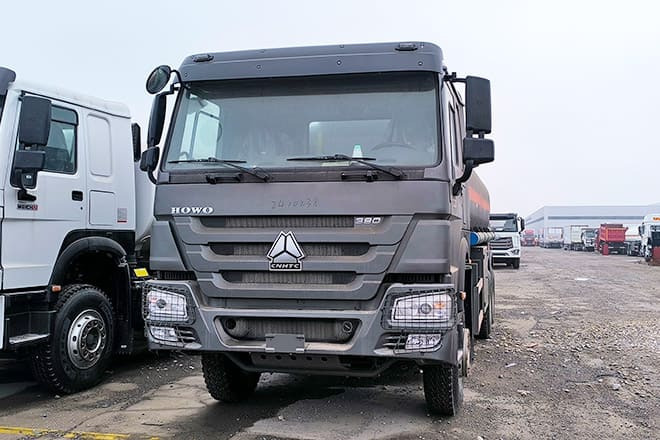 SINOTRUK Howo 6x4 380 Oil Truck for Sale in Mali - Φορτηγό βυτιοφόρο: φωτογραφία 2 SINOTRUK Howo 6x4 380 Oil Truck for Sale in Mali - Φορτηγό βυτιοφόρο: φωτογραφία 2