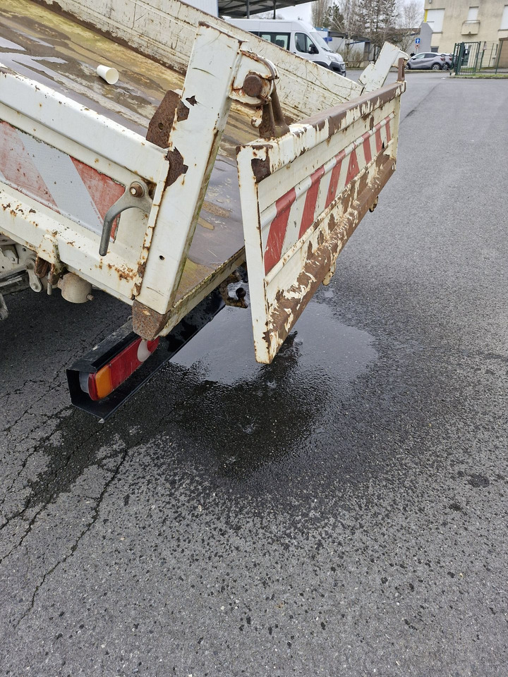 Renault Mascott 3.5T- (Disponible à compter du 24/11/2025) 3 places avec benne basculante hydraulique. BEG. Vendu sans CT. Véhicule roulant. Entretien régulier. Arrêté début 2025 pour souci passage d - Όχημα με ανατρεπομενη καροτσα: φωτογραφία 3 Renault Mascott 3.5T- (Disponible à compter du 24/11/2025) 3 places avec benne basculante hydraulique. BEG. Vendu sans CT. Véhicule roulant. Entretien régulier. Arrêté début 2025 pour souci passage d - Όχημα με ανατρεπομενη καροτσα: φωτογραφία 3