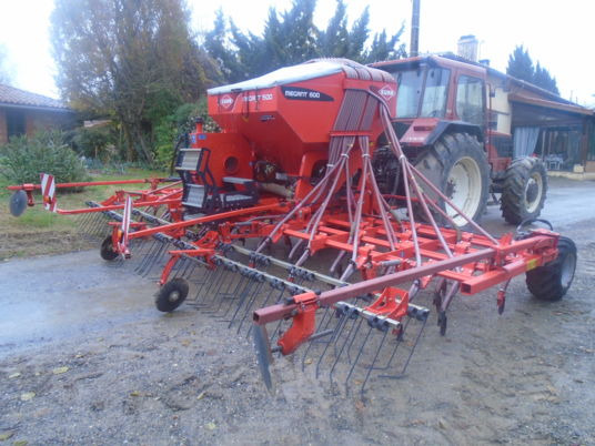 Kuhn MEGANT 600 - Σπαρτική μηχανή: φωτογραφία 3 Kuhn MEGANT 600 - Σπαρτική μηχανή: φωτογραφία 3