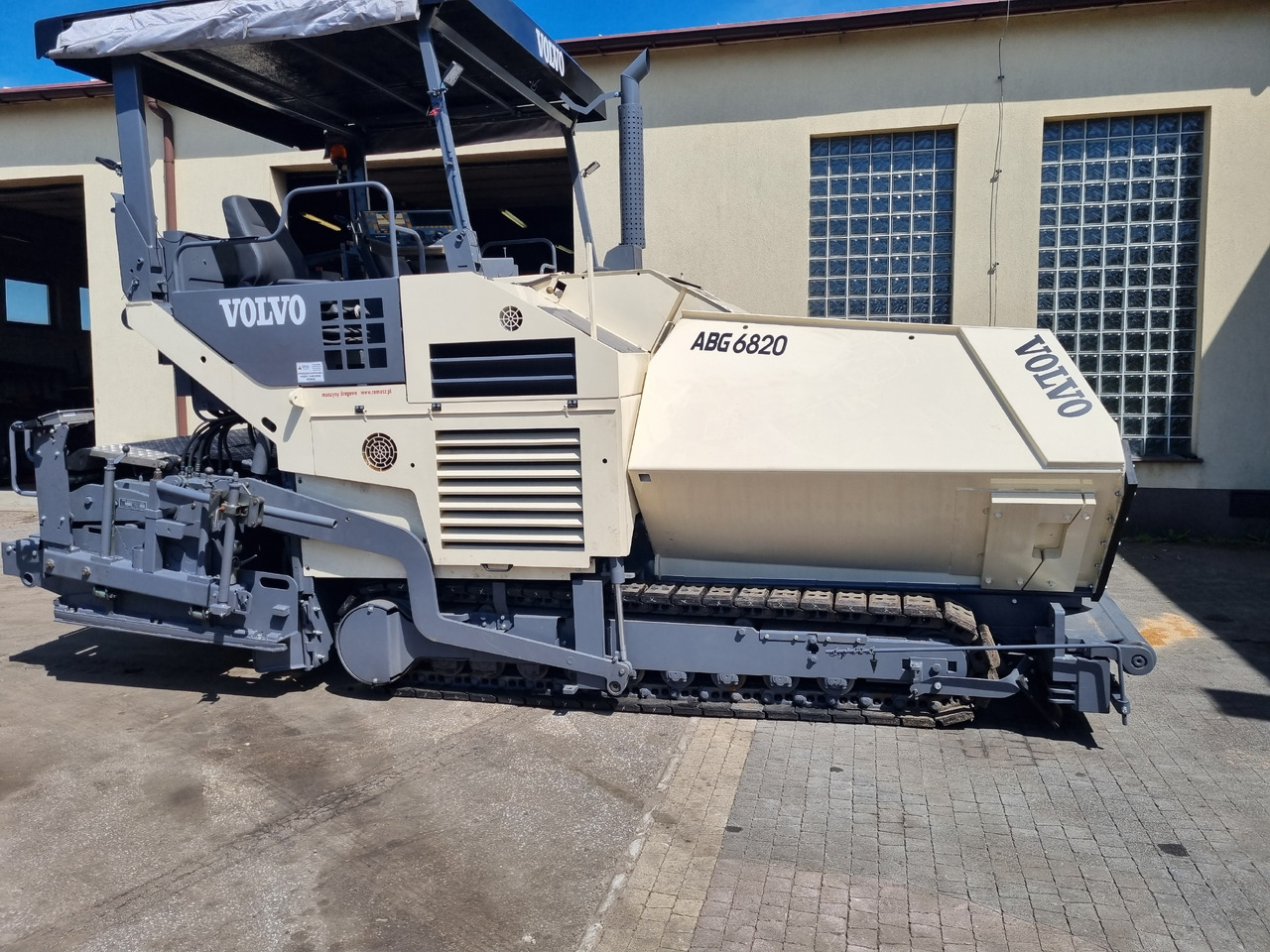 VOLVO TITAN 6820 - Διαστρωτήρας ασφάλτου: φωτογραφία 3 VOLVO TITAN 6820 - Διαστρωτήρας ασφάλτου: φωτογραφία 3