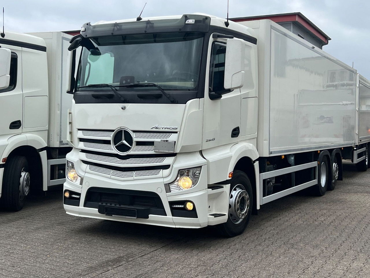 Mercedes-Benz Actros 2543 LBW Voll-Luft-Gefed-Lang Kof - Φορτηγό κόφα: φωτογραφία 2 Mercedes-Benz Actros 2543 LBW Voll-Luft-Gefed-Lang Kof - Φορτηγό κόφα: φωτογραφία 2
