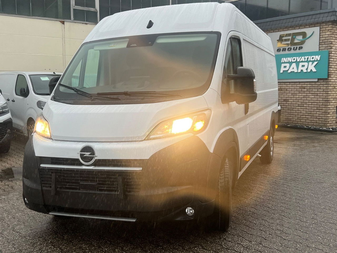 Opel Kasten 3,5 L4 H2 PS 180 Automatik+AHK Kasten 3,5 L4 H2 PS 180 Automatik+AHK - Βαν: φωτογραφία 3 Opel Kasten 3,5 L4 H2 PS 180 Automatik+AHK Kasten 3,5 L4 H2 PS 180 Automatik+AHK - Βαν: φωτογραφία 3