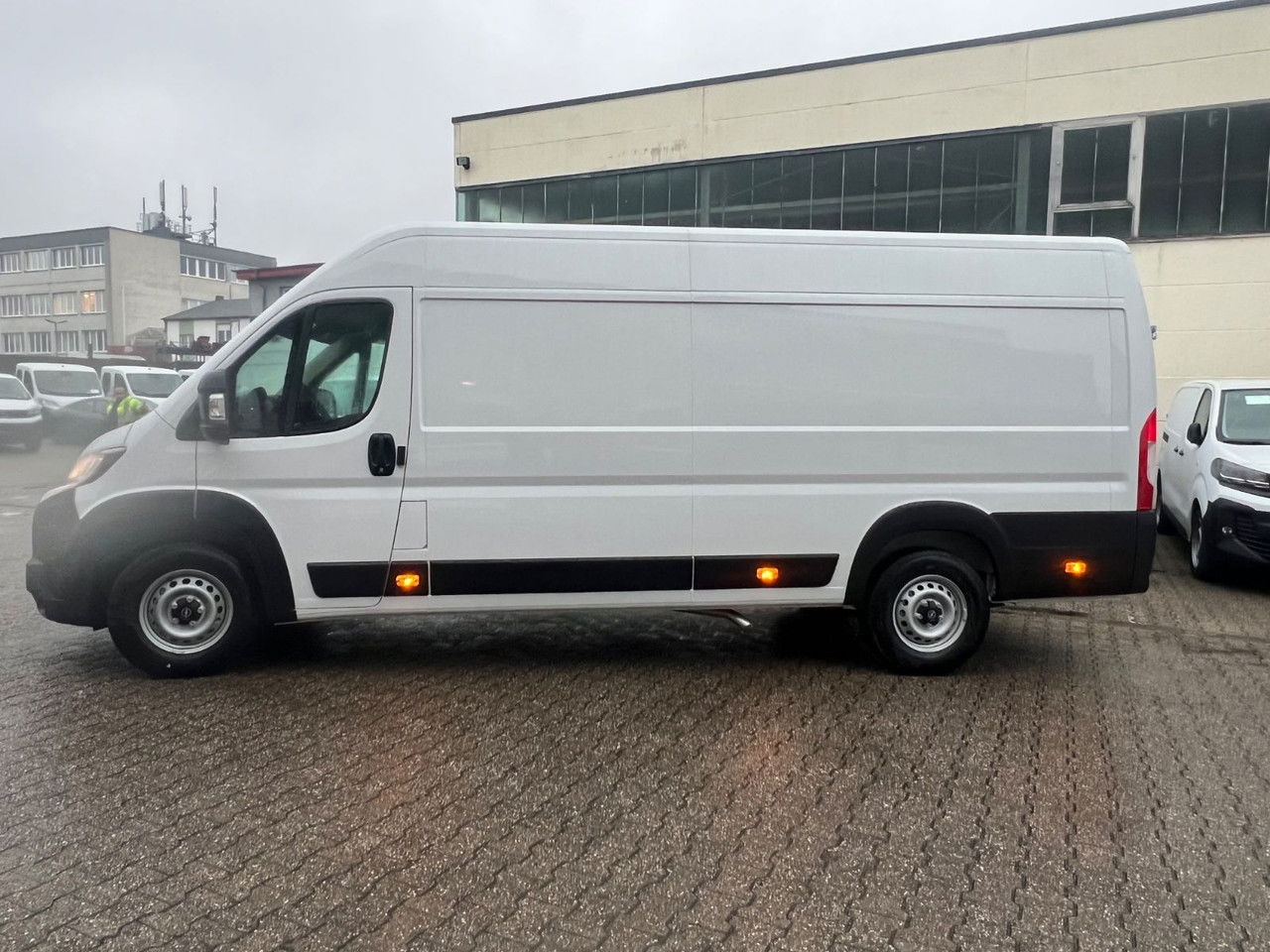 Opel Kasten 3,5 L4 H2 PS 180 Automatik+AHK Kasten 3,5 L4 H2 PS 180 Automatik+AHK - Βαν: φωτογραφία 4 Opel Kasten 3,5 L4 H2 PS 180 Automatik+AHK Kasten 3,5 L4 H2 PS 180 Automatik+AHK - Βαν: φωτογραφία 4