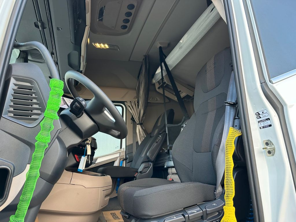 DAF XG 530 Retarder Standklima 3 Jahre Garantie DAF XG 530 Retarder Standklima 3 Jahre Garantie - Τράκτορας: φωτογραφία 5 DAF XG 530 Retarder Standklima 3 Jahre Garantie DAF XG 530 Retarder Standklima 3 Jahre Garantie - Τράκτορας: φωτογραφία 5