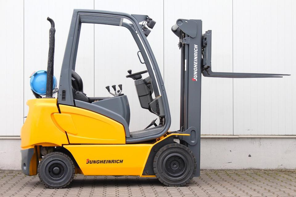 JUNGHEINRICH TFG316s Triplex 4,5m UVV - Υγραεριοκίνητο περονοφόρο: φωτογραφία 3 JUNGHEINRICH TFG316s Triplex 4,5m UVV - Υγραεριοκίνητο περονοφόρο: φωτογραφία 3