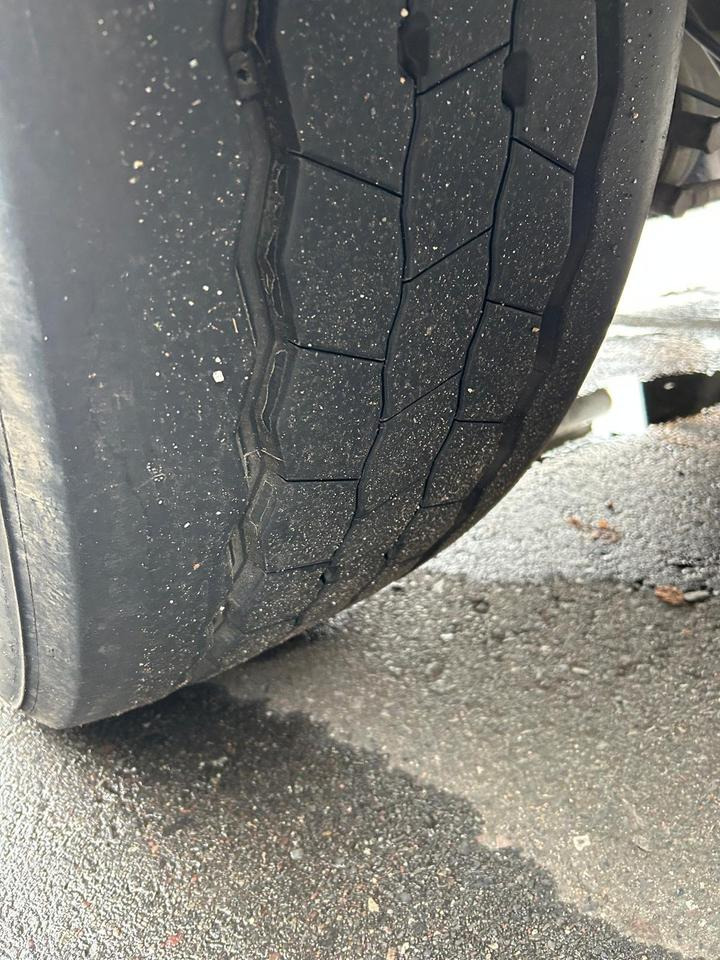 Τρέιλερ κουρτίνα Anhänger + Krone + 2 Achsen + Scheibenbremse + EZ 2016 + TÜV: φωτογραφία 12 Τρέιλερ κουρτίνα Anhänger + Krone + 2 Achsen + Scheibenbremse + EZ 2016 + TÜV: φωτογραφία 12