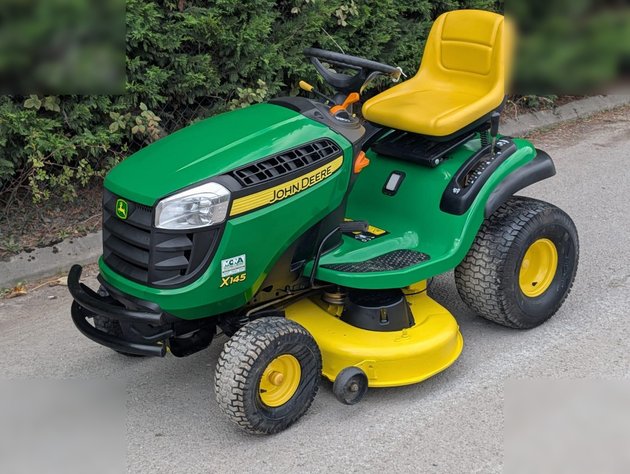 2011 JOHN DEERE X145 - Χλοοκοπτικό: φωτογραφία 2 2011 JOHN DEERE X145 - Χλοοκοπτικό: φωτογραφία 2
