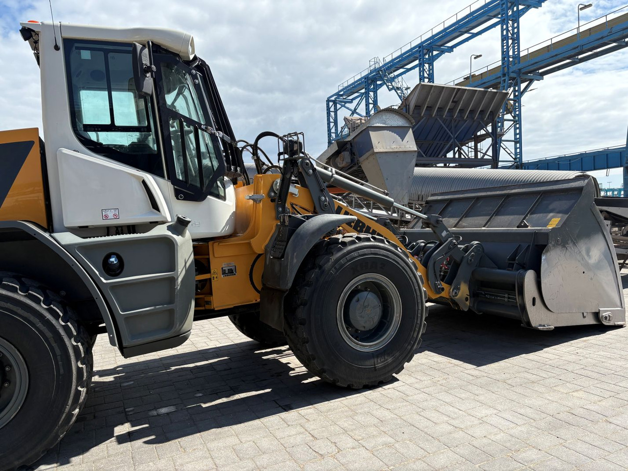 LIEBHERR L538 - Ελαστιχοφόρος φορτωτής: φωτογραφία 2 LIEBHERR L538 - Ελαστιχοφόρος φορτωτής: φωτογραφία 2