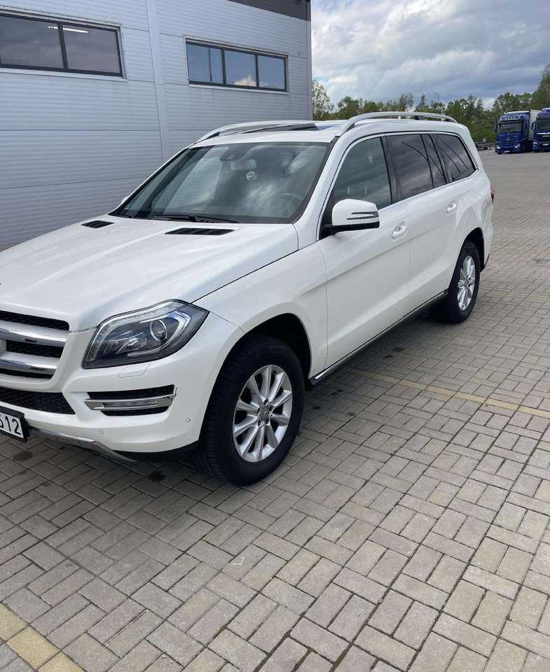 Mercedes-Benz GL350 - SUV: φωτογραφία 4 Mercedes-Benz GL350 - SUV: φωτογραφία 4