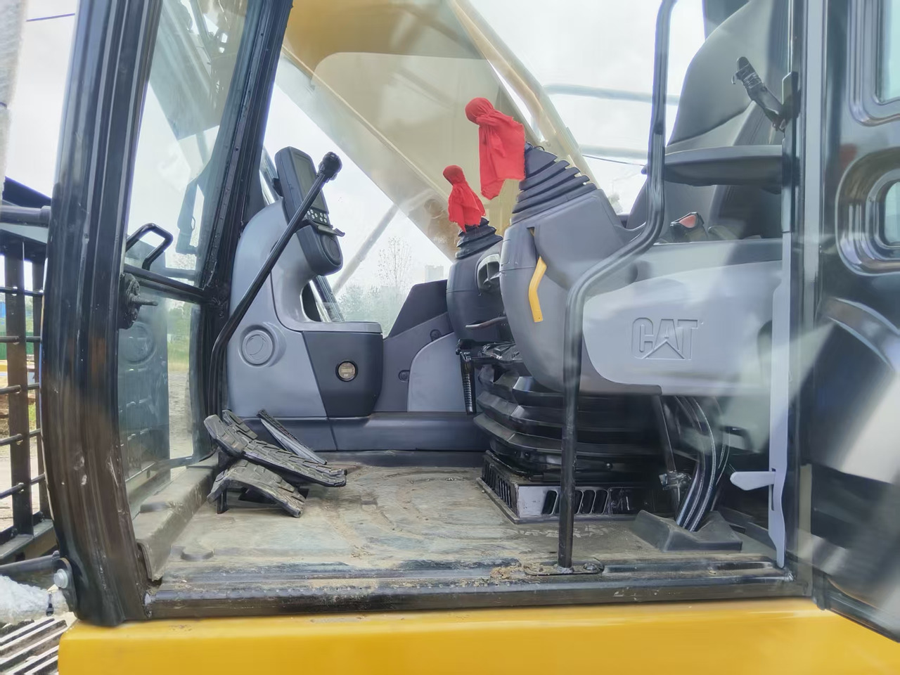 CATERPILLAR 330DL good condition 2024 30 ton excavator for sale - Ερπυστριοφόρος εκσκαφέας: φωτογραφία 5 CATERPILLAR 330DL good condition 2024 30 ton excavator for sale - Ερπυστριοφόρος εκσκαφέας: φωτογραφία 5