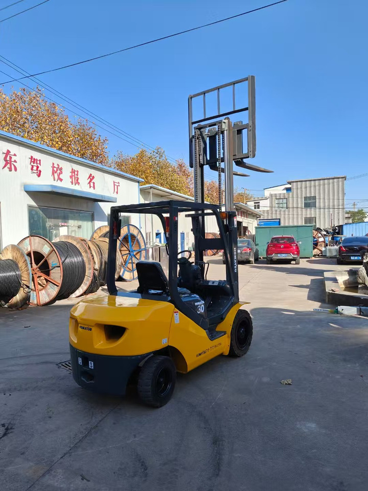 KOMATSU FD30T japan brand used 3 ton forklift Komatsu diesel forklift - Πετρελαιοκίνητο περονοφόρο: φωτογραφία 5 KOMATSU FD30T japan brand used 3 ton forklift Komatsu diesel forklift - Πετρελαιοκίνητο περονοφόρο: φωτογραφία 5