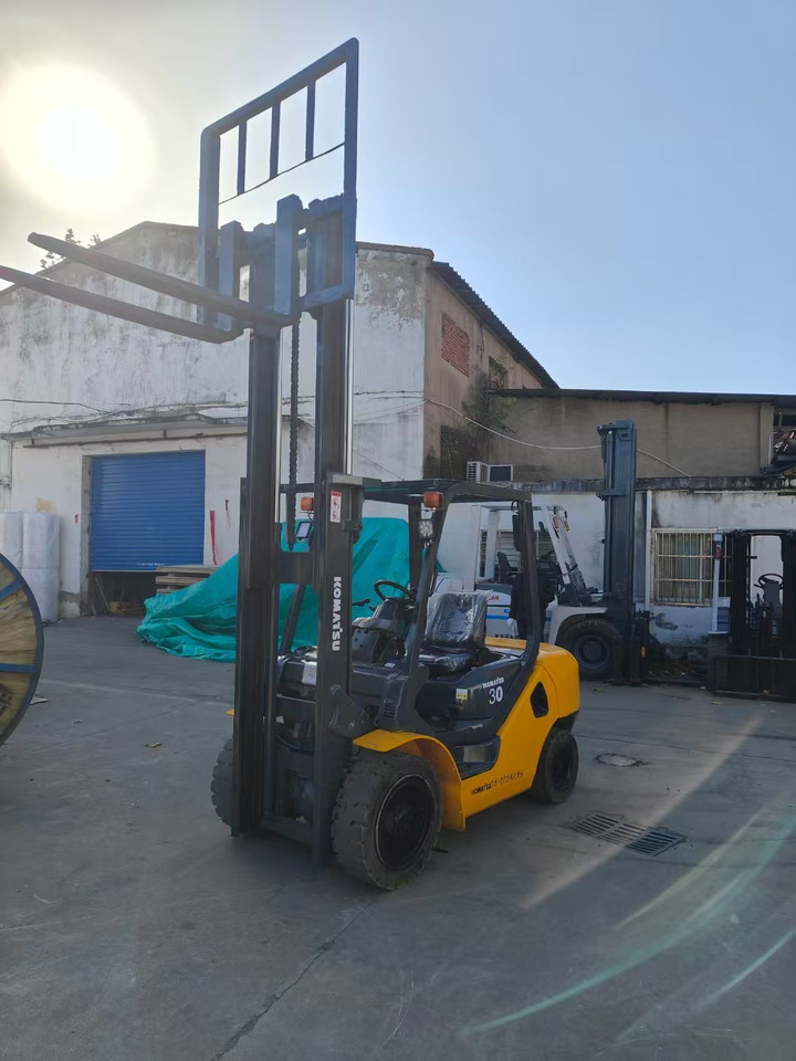 KOMATSU FD30T japan brand used 3 ton forklift Komatsu diesel forklift - Πετρελαιοκίνητο περονοφόρο: φωτογραφία 2 KOMATSU FD30T japan brand used 3 ton forklift Komatsu diesel forklift - Πετρελαιοκίνητο περονοφόρο: φωτογραφία 2