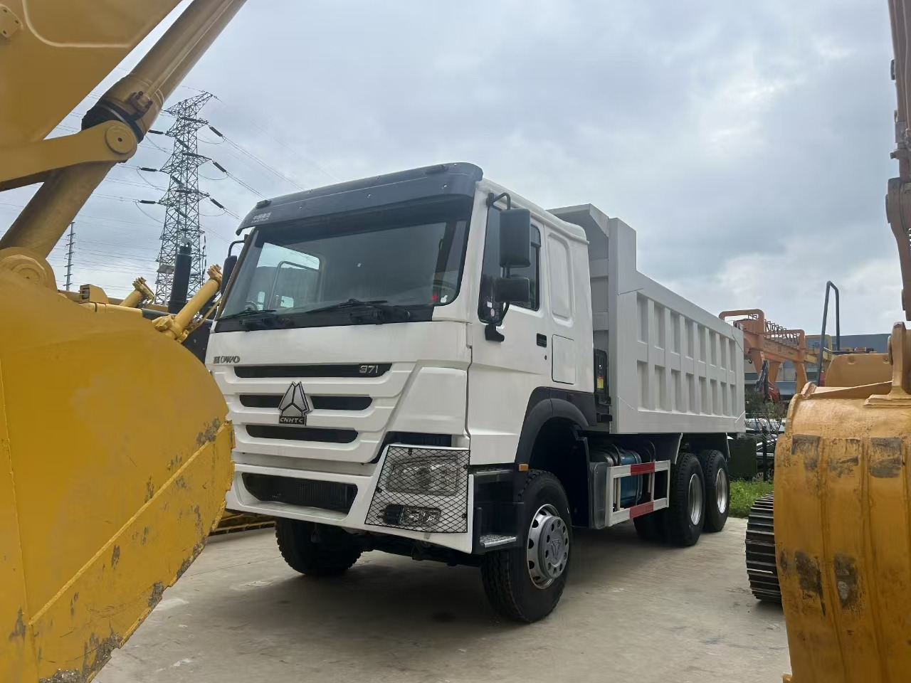 SINOTRUK howo 371 6x4 dump truck - Ανατρεπόμενο όχημα: φωτογραφία 4 SINOTRUK howo 371 6x4 dump truck - Ανατρεπόμενο όχημα: φωτογραφία 4
