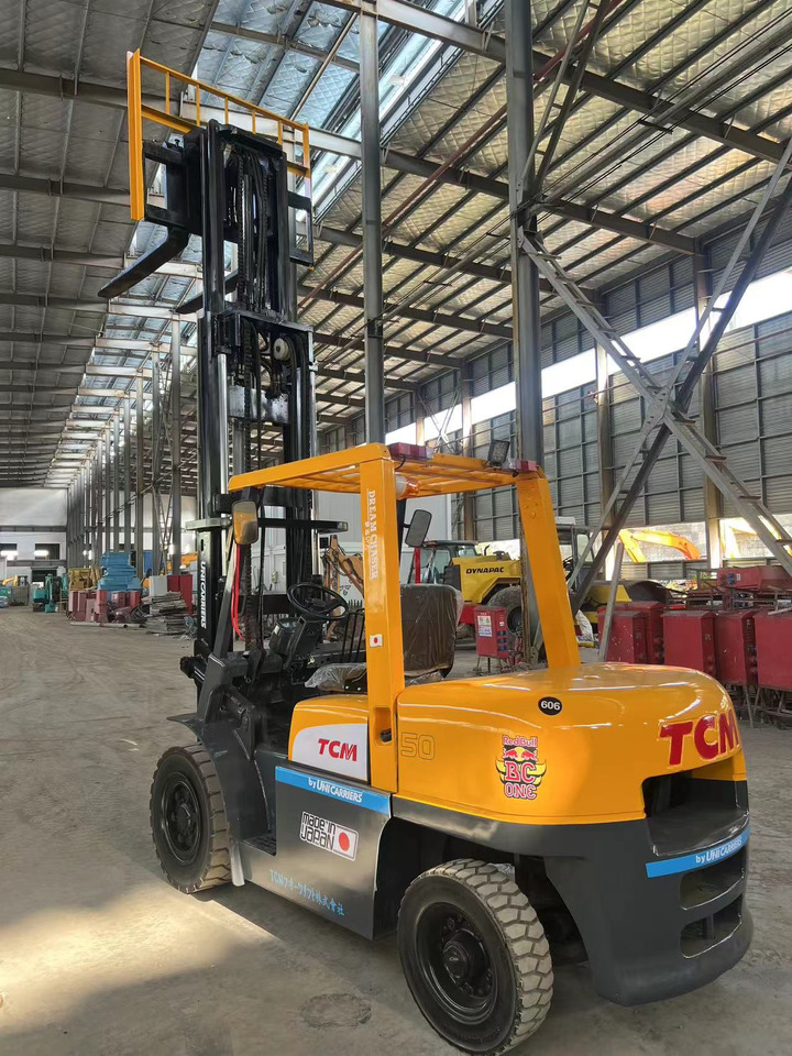 TCM fd50 japan brand original 5 ton diesel forklift 3 section 4.5m Customizable mast clamp side shift - Πετρελαιοκίνητο περονοφόρο: φωτογραφία 3 TCM fd50 japan brand original 5 ton diesel forklift 3 section 4.5m Customizable mast clamp side shift - Πετρελαιοκίνητο περονοφόρο: φωτογραφία 3