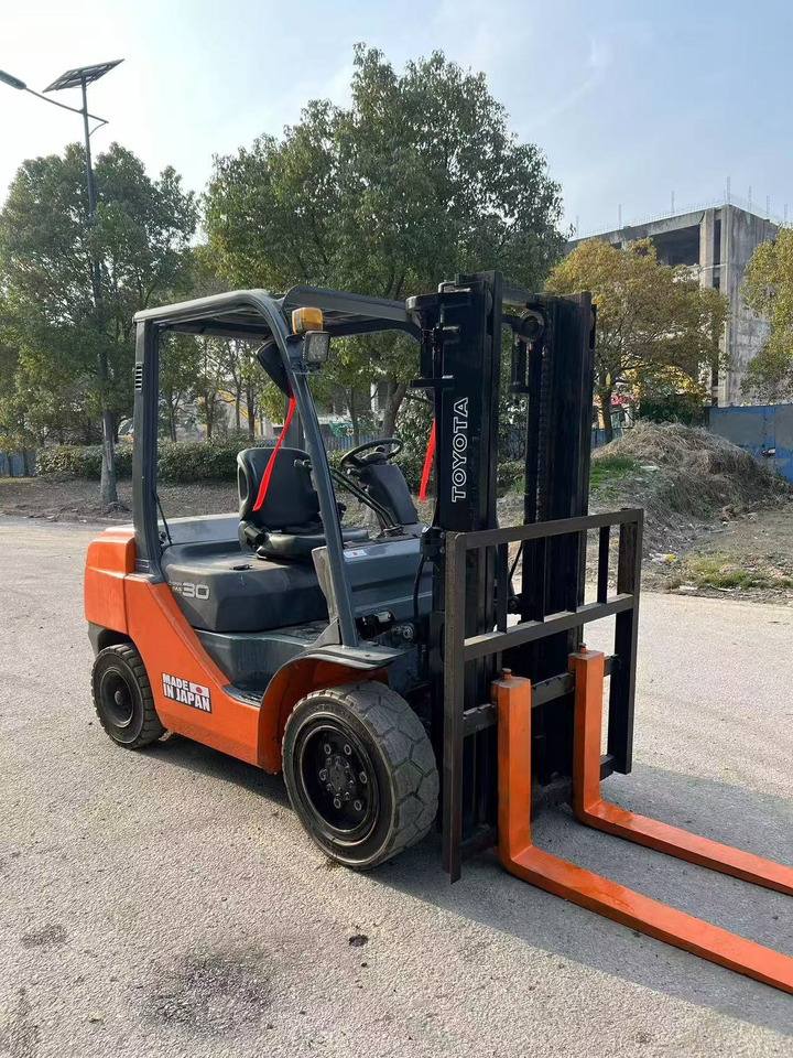 TOYOTA 3 ton 8F used japan brand diesel forklift - Πετρελαιοκίνητο περονοφόρο: φωτογραφία 2 TOYOTA 3 ton 8F used japan brand diesel forklift - Πετρελαιοκίνητο περονοφόρο: φωτογραφία 2