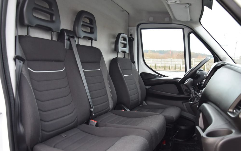 Βαν Iveco DAILY MAXI 35S14 / 2.3 - 140 KM / AUTOMAT HI-MATIC / NOWY MODEL / 3 OSOBY / DOSTAWCZE / BLASZAK / KAMERA COFANIA / TEMPOMAT / KLIMA / 2022 / SERWISOWANY / SPROWADZONY Z NIEMIEC: φωτογραφία 39