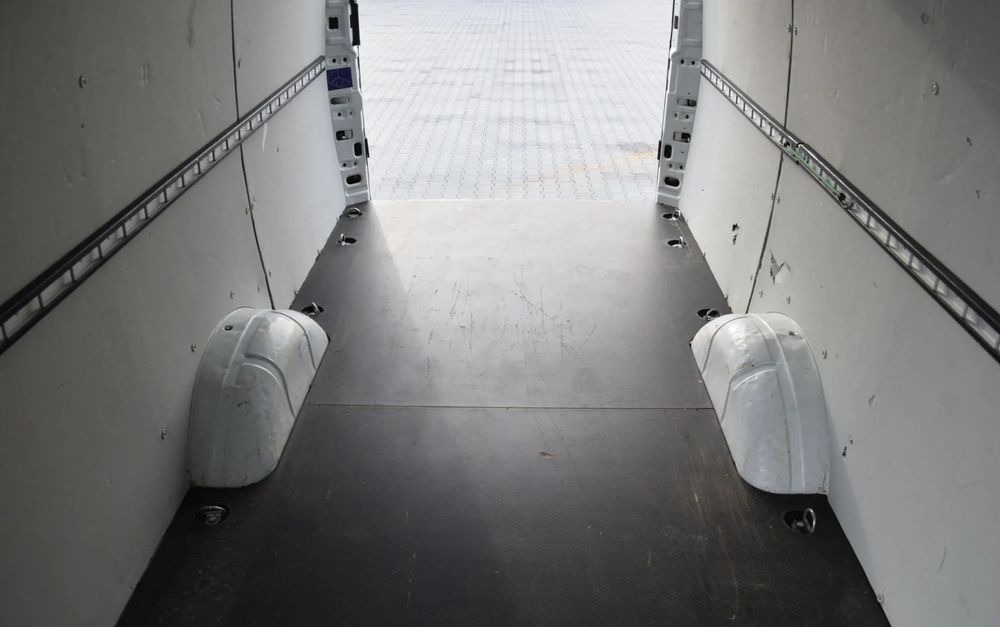 Βαν Iveco DAILY MAXI 35S14 / 2.3 - 140 KM / AUTOMAT HI-MATIC / NOWY MODEL / 3 OSOBY / DOSTAWCZE / BLASZAK / KAMERA COFANIA / TEMPOMAT / KLIMA / 2022 / SERWISOWANY / SPROWADZONY Z NIEMIEC: φωτογραφία 24