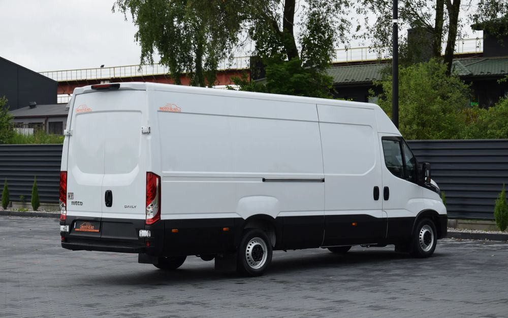 Iveco DAILY MAXI 35S16 / 2.3 - 160 KM / AUTOMAT HI-MATIC / NOWY MODEL / 3 OSOBY / DOSTAWCZE / BLASZAK / KLIMA / CZUJNIKI COFANIA / NISKI PRZEBIEG / 2022 / SERWISOWANY / Z NIEMIEC - Βαν: φωτογραφία 5 Iveco DAILY MAXI 35S16 / 2.3 - 160 KM / AUTOMAT HI-MATIC / NOWY MODEL / 3 OSOBY / DOSTAWCZE / BLASZAK / KLIMA / CZUJNIKI COFANIA / NISKI PRZEBIEG / 2022 / SERWISOWANY / Z NIEMIEC - Βαν: φωτογραφία 5