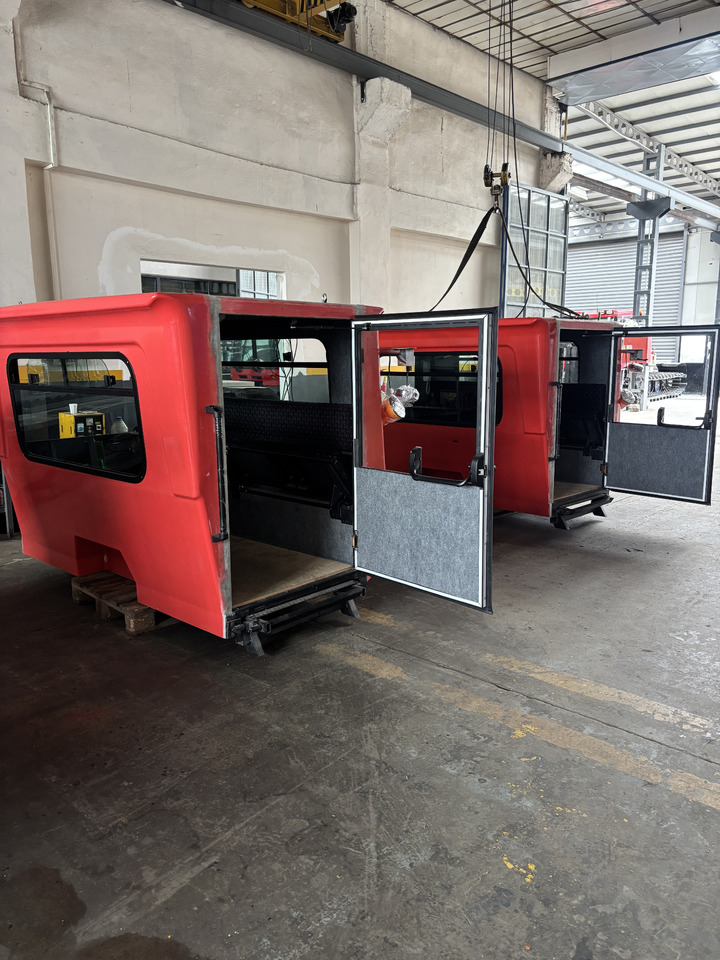 KÄSSBOHRER PISTENBULLY PB100 CABIN - Εκχιονιστικό μηχάνημα: φωτογραφία 2 KÄSSBOHRER PISTENBULLY PB100 CABIN - Εκχιονιστικό μηχάνημα: φωτογραφία 2