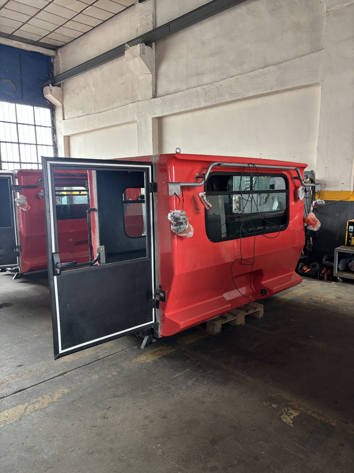 KÄSSBOHRER PISTENBULLY PB100 CABIN - Εκχιονιστικό μηχάνημα: φωτογραφία 1 KÄSSBOHRER PISTENBULLY PB100 CABIN - Εκχιονιστικό μηχάνημα: φωτογραφία 1