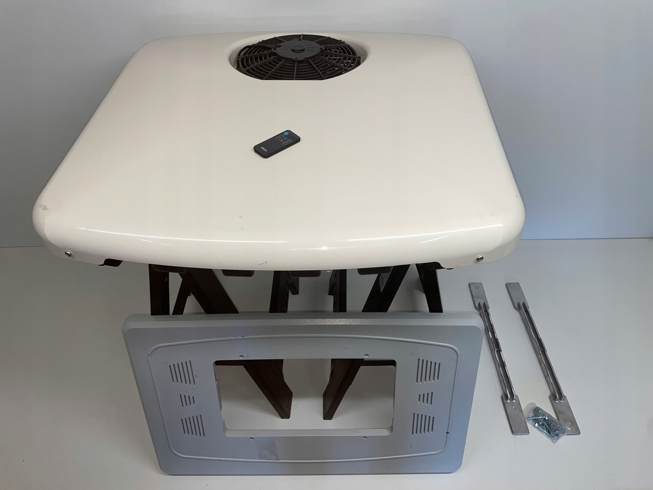 KLIMATYZACJA POSTOJOWA PILOT SLIMCOOL FACTORY PREP DAF SCANIA MC1507523 - Κομπρεσέρ A/C για Φορτηγό: φωτογραφία 1 KLIMATYZACJA POSTOJOWA PILOT SLIMCOOL FACTORY PREP DAF SCANIA MC1507523 - Κομπρεσέρ A/C για Φορτηγό: φωτογραφία 1