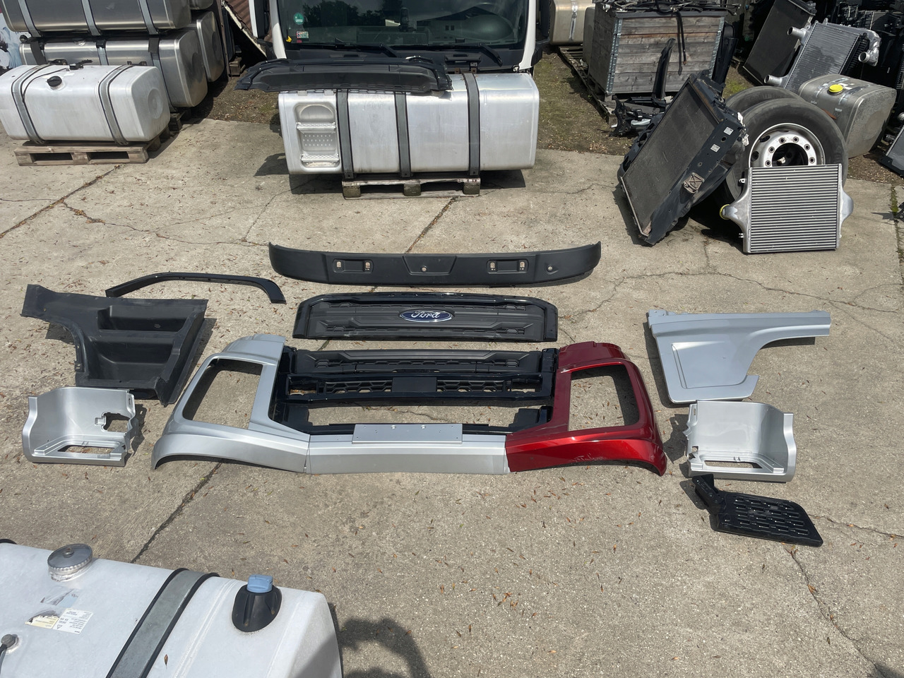 Przód Ford F-Max F Max Grill, Stopień , Stopnica Przedłużenie drzwi zderzak - Αμάξωμα και εξωτερικό για Φορτηγό: φωτογραφία 2 Przód Ford F-Max F Max Grill, Stopień , Stopnica Przedłużenie drzwi zderzak - Αμάξωμα και εξωτερικό για Φορτηγό: φωτογραφία 2