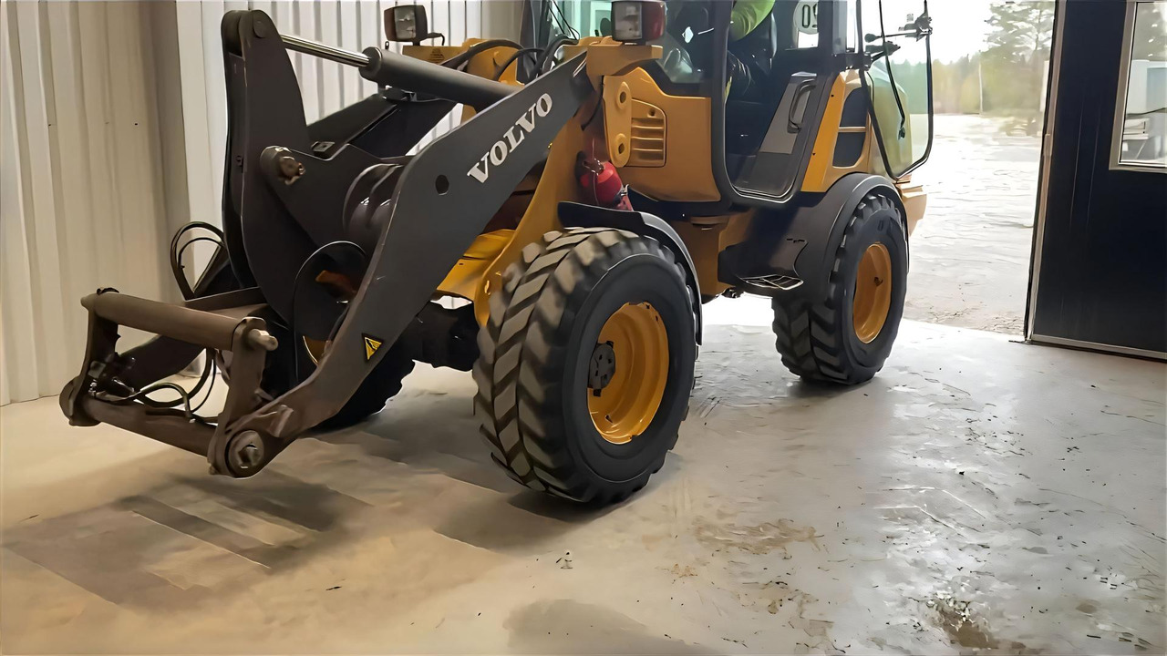 Volvo L 25 - Ελαστιχοφόρος φορτωτής: φωτογραφία 4 Volvo L 25 - Ελαστιχοφόρος φορτωτής: φωτογραφία 4