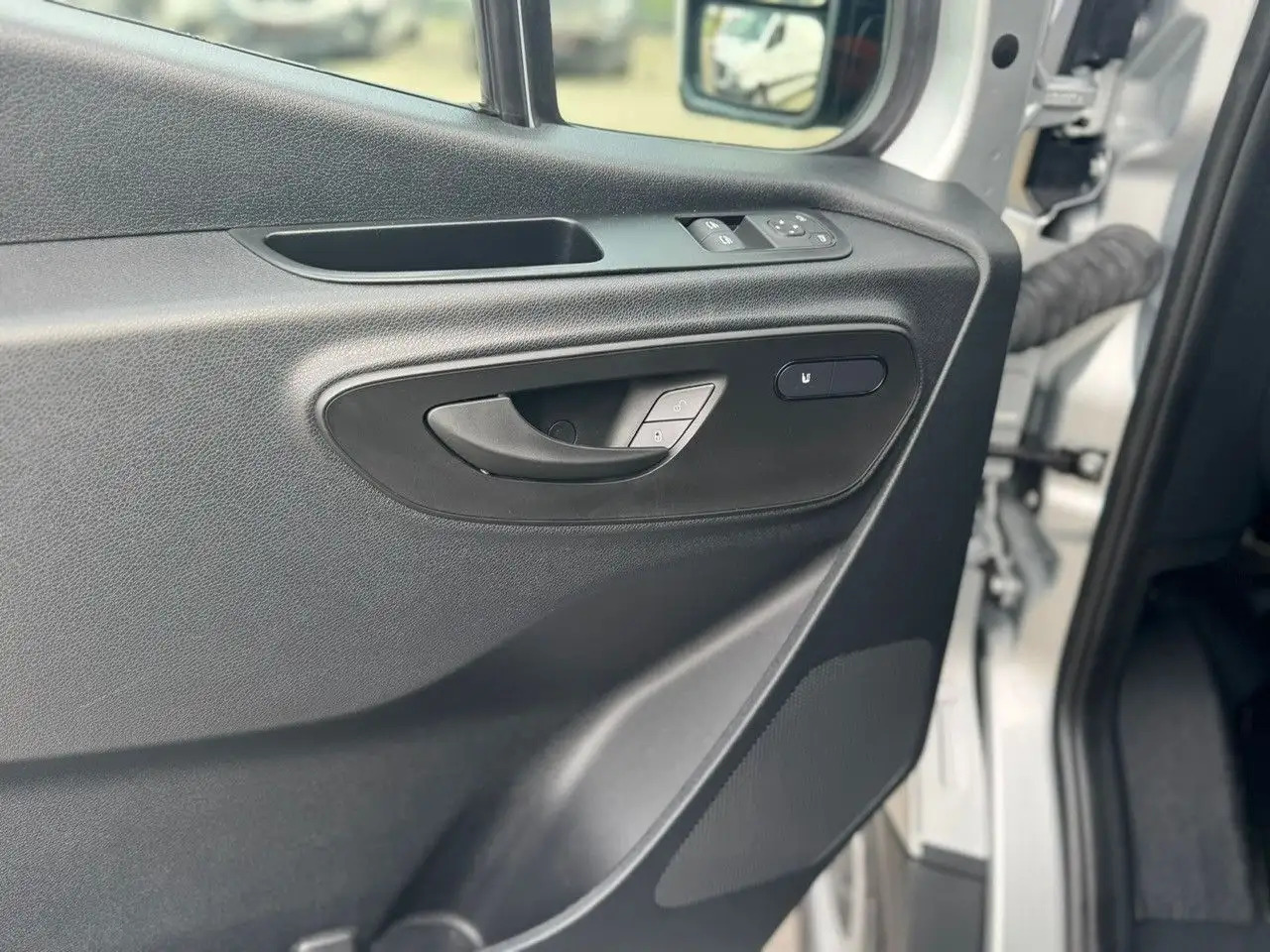 Mercedes-Benz Sprinter 317 CDI Flach Lang Silber Klima MBUX - Βαν: φωτογραφία 5 Mercedes-Benz Sprinter 317 CDI Flach Lang Silber Klima MBUX - Βαν: φωτογραφία 5