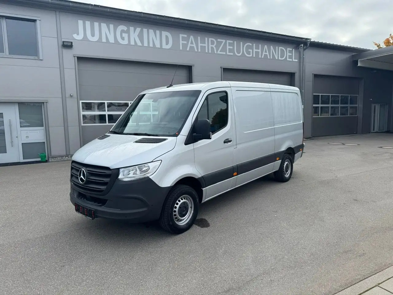 Mercedes-Benz Sprinter 317 CDI Flach Lang Silber Klima MBUX - Βαν: φωτογραφία 1 Mercedes-Benz Sprinter 317 CDI Flach Lang Silber Klima MBUX - Βαν: φωτογραφία 1