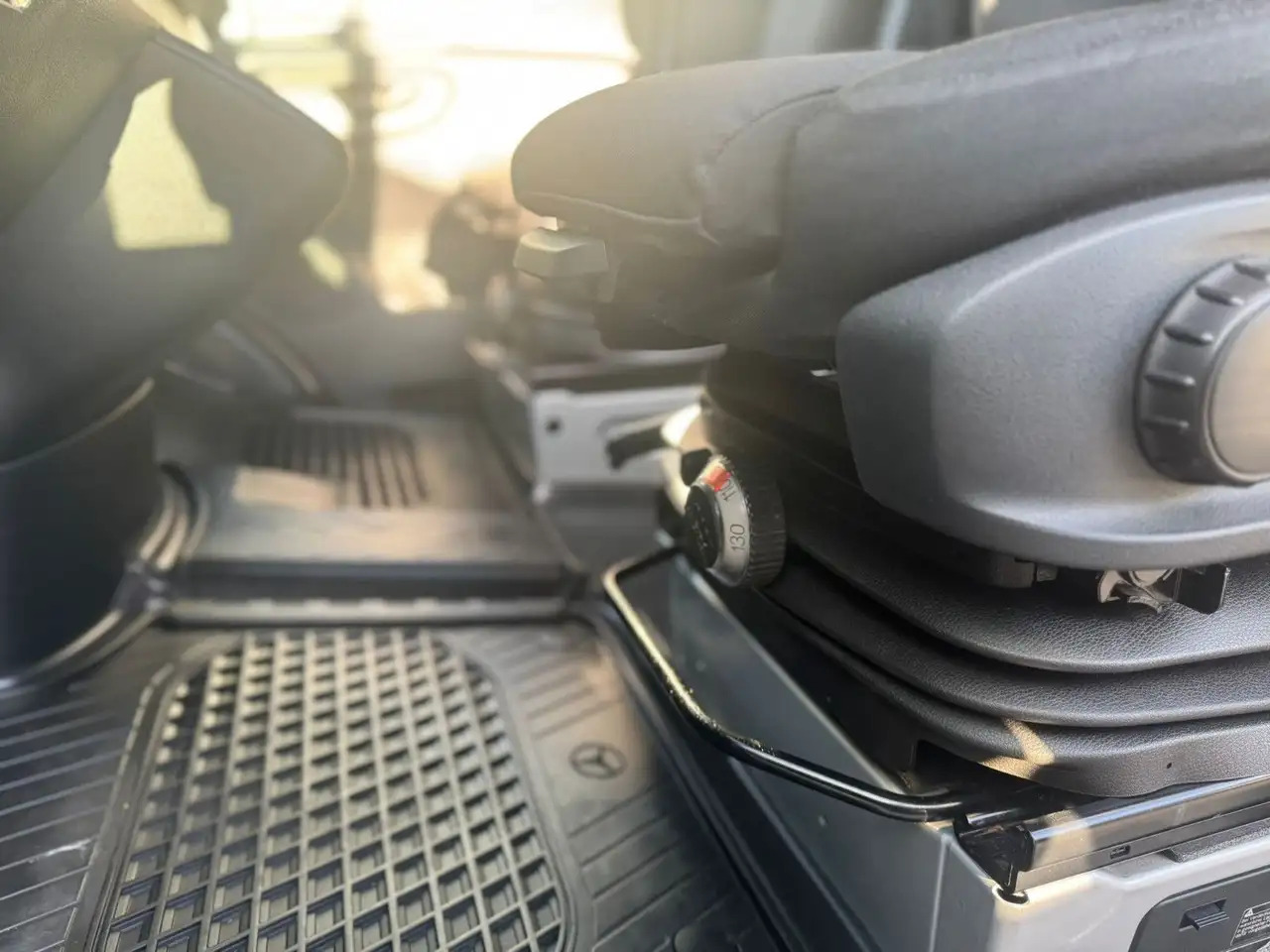 Mercedes-Benz Sprinter 317 CDI Lang Hoch Klima MBUX Silber LED - Βαν: φωτογραφία 5 Mercedes-Benz Sprinter 317 CDI Lang Hoch Klima MBUX Silber LED - Βαν: φωτογραφία 5